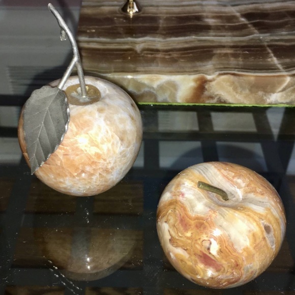 Vintage marble and brass apple paperweight - Picture 1 of 4